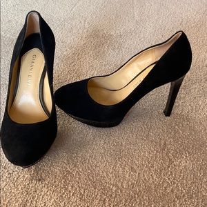 Gianni Bini black heels